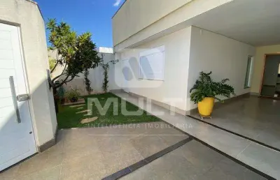 Casa com 3 quartos para alugar no Jardim Karaíba, Uberlândia 
