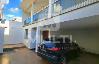 Casa com 4 quartos para alugar na Nossa Senhora Aparecida, Uberlândia 