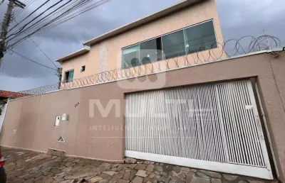 Casa com 5 quartos para alugar no Tabajaras, Uberlândia 
