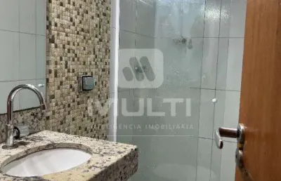 Cobertura com 3 quartos para alugar no Santa Mônica, Uberlândia 