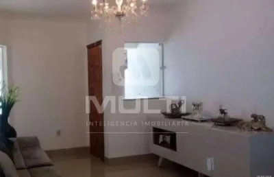 Casa com 4 quartos para alugar no Jardim Europa, Uberlândia 