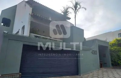 Casa com 4 quartos para alugar no Morada da Colina, Uberlândia 