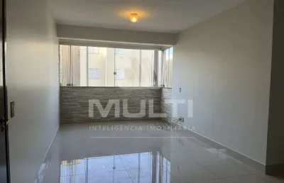 Apartamento com 3 quartos para alugar no Umuarama, Uberlândia 