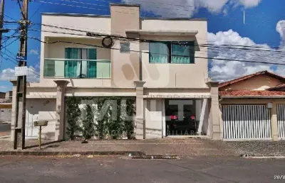 Casa com 2 quartos para alugar no Jardim Patrícia, Uberlândia 