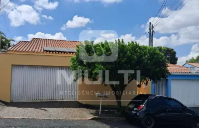 Casa com 3 quartos para alugar no Vigilato Pereira, Uberlândia 