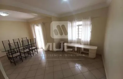 Apartamento com 3 quartos para alugar em Saraiva, Uberlândia 