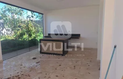 Casa com 4 quartos à venda no Jardim Holanda, Uberlândia 