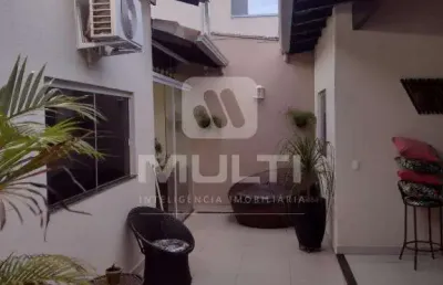 Casa com 4 quartos à venda no Jardim Patrícia, Uberlândia 