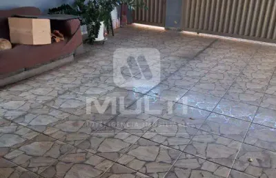 Casa com 3 quartos à venda no Planalto, Uberlândia 