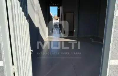 Casa com 3 quartos à venda no Jardim Holanda, Uberlândia 
