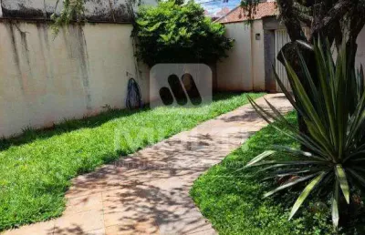 Casa com 5 quartos à venda no Martins, Uberlândia 