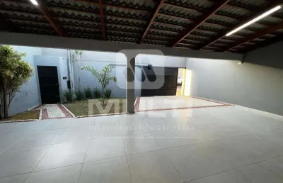 Casa com 3 quartos à venda no Martins, Uberlândia 