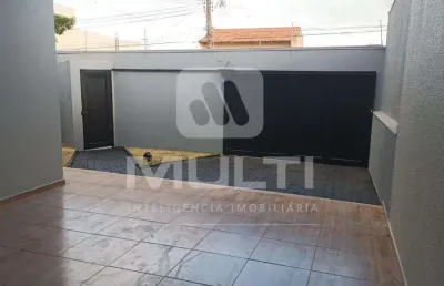 Casa com 3 quartos à venda na Cidade Jardim, Uberlândia 