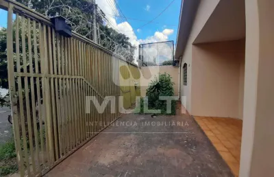 Casa com 3 quartos à venda no Santa Mônica, Uberlândia 