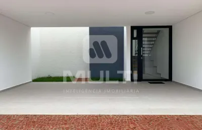 Casa com 3 quartos para alugar no Jardim Karaíba, Uberlândia 