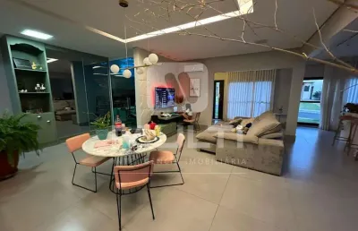 Casa em condomínio fechado com 3 quartos à venda em Laranjeiras, Uberlândia 