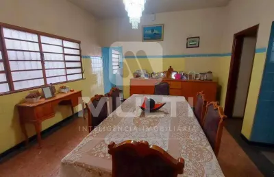 Casa com 7 quartos à venda no Centro, Uberlândia 