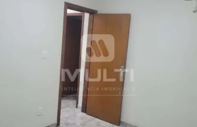 Casa com 3 quartos para alugar no Santa Mônica, Uberlândia 