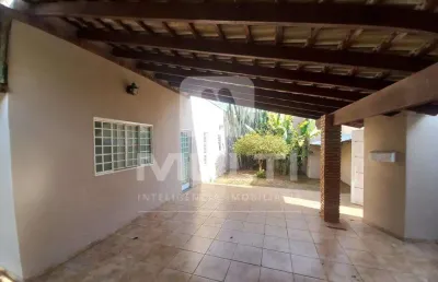 Casa com 4 quartos para alugar no Santa Mônica, Uberlândia 