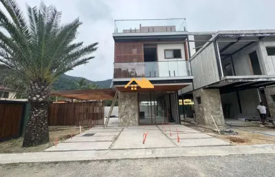 Casa de luxo em condomínio à venda em maresias, são sebastião-sp: 4 quartos, 4 suítes, 3 salas, 4 banheiros, 2 vagas de garagem, 161m².
