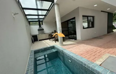 Casa de alto padrão em condomínio exclusivo de maresias, são sebastião-sp: 3 quartos, 3 suítes, 2 salas, 3 banheiros, 3 vagas, 120m².