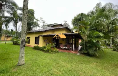 Casa térrea a venda, são sebastião-sp: 4 quartos, 4 suítes, 2 salas, 4 banheiros, 3 vagas, 141m². quadra de tênis, academia e a 350m da praia!