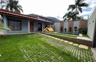 Espetacular casa térrea à venda em juquehy, são sebastião-sp  3 quartos, 3 suítes, 2 salas, 4 banheiros, 3 vagas, 150m².