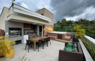 Casa à 50 metros da praia na avenida mãe bernarda:  4 quartos, 4 suítes, 2 salas, 5 banheiros, 2 vagas, 230m²