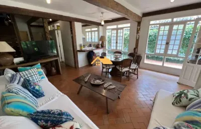 Frente ao mar- casa condomínio à venda em camburizinho, são sebastião-sp: 5 quartos, 3 suítes, 2 salas, 5 banheiros, 3 vagas de garagem e 230m².
