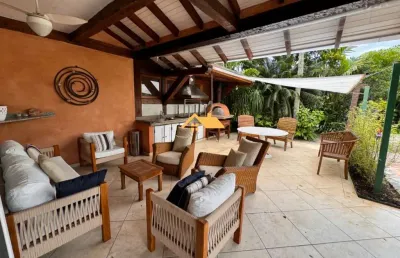 Casa em condomínio frente ao mar em camburi, são sebastião-sp: 5 quartos, 5 suítes, 2 salas, 5 banheiros, 3 vagas de garagem, 230 m².