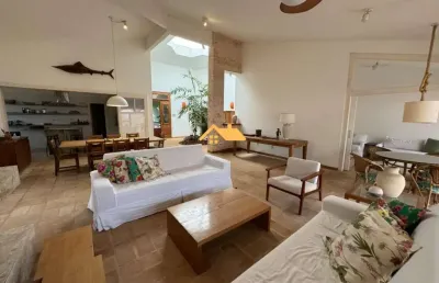 Casa em condomínio à venda em são sebastião-sp - 5 quartos, 5 suítes, 3 salas, 5 banheiros, 2 vagas, 300m².