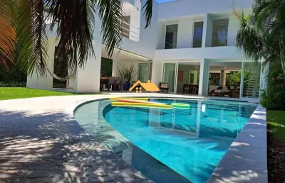 Casa em condomínio em toque-toque pequeno, são sebastião-sp: 3 quartos, 3 suítes, 2 salas, 3 banheiros, 2 vagas - 180m².