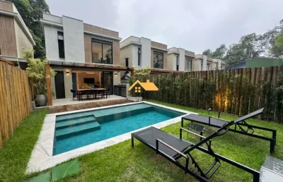 Casa de alto padrão em condomínio de luxo em juquehy, são sebastião-sp: 4 quartos, 4 suítes, 3 salas, 4 banheiros, 2 vagas de garagem, 220m². venda ou locação!
