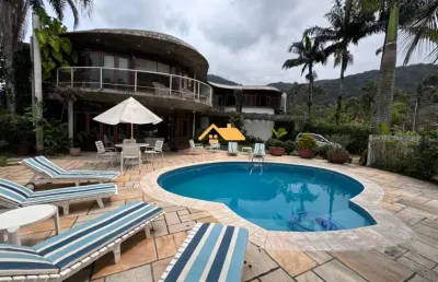 Aluguel de casa de luxo em juquehy: 5 quartos, 4 suítes, 3 salas, 6 banheiros, 4 vagas de garagem e 600 m² de área.
