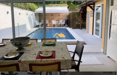 Casa com piscina em condominio, são sebastião-sp: 4 quartos, 4 suítes, 2 salas, 4 banheiros, 3 vagas, 180m².