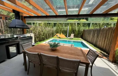 Casa de luxo em condomínio: 4 quartos, 4 suítes, 3 salas, 5 banheiros, 2 vagas em juquehy, são sebastião-sp - 220m². venha conhecer!