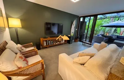 Aluguel de casa em condomínio de alto padrão em juquehy, são sebastião-sp: 3 quartos, 3 suítes, 2 salas, 3 banheiros, 3 vagas, 140m².