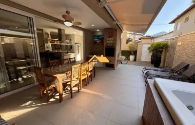 Casa para locação anual a 300 metros do centrinho comercial de juquehy- 4 dormitórios, piscina.