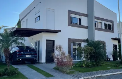 Excelente oportunidade em condomínio fechado em sobrado com 3/4 sendo uma suíte bairro da barra em balneário camboriú
