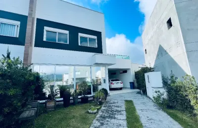 Excelente casa em condomínio fechado em balneário camboriú bairro da barra