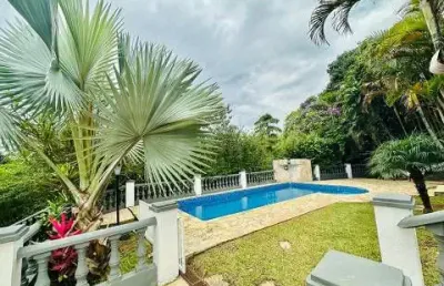 Maravilhosa casa no condomínio gran morada sobrado para venda tem 380 m² com 4 suítes piscina