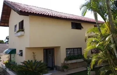 Maravilhoso sobrado em estilo italiano para venda com 306 m² com 3 quartos 2 suítes em vila oliveira - mogi das cruzes - sp