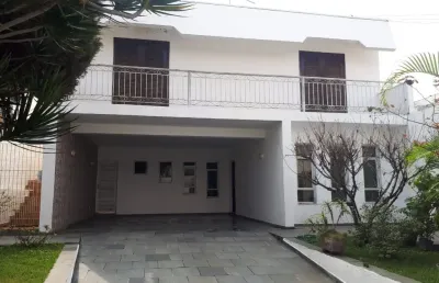 Ótimo sobrado para venda possui 316 m² com 4 quartos, 2 suítes e edícula no mogi moderno