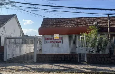 Casa comercial com edicula nos fundos no bairro passo da areia