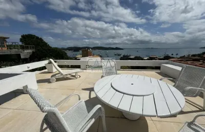 Linda casa 4 quartos à venda na praia dos ossos armação de búzios