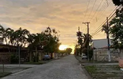 Casa espaçosa com lindo gramado - porto novo - caraguatatuba/sp