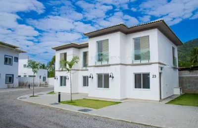 Casa em condomínio frente mar na praia das cigarras