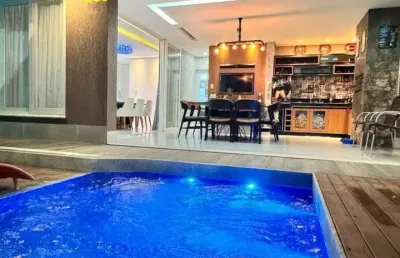 Duplex de luxo, sim,4 suítes, piscina, goumert, closet.