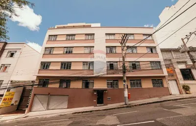 Apartamento 3 quartos com garagem e todo mobiliado no centro de juiz de fora!