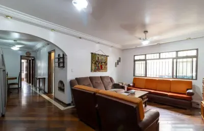 Confortável casa tipo para venda em são jorge com 3 quartos, sendo 1 suíte, 320m²